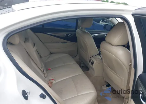 2016 Infiniti Q50 2.0T Base/2.0T Premium z USA, uszkodzony, nr VIN JN1CV7AP9GM203090